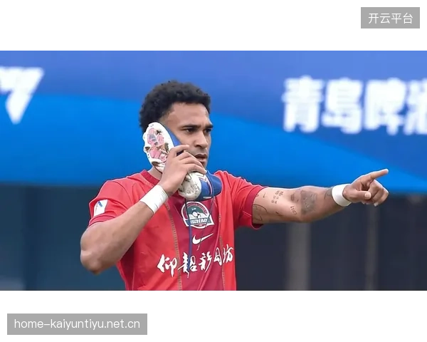 河南队角球抢点头槌擦柱而出——那一刻的心跳与信念